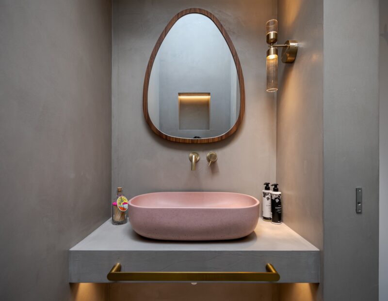 Bathroom-sink-luxury-house-surrey