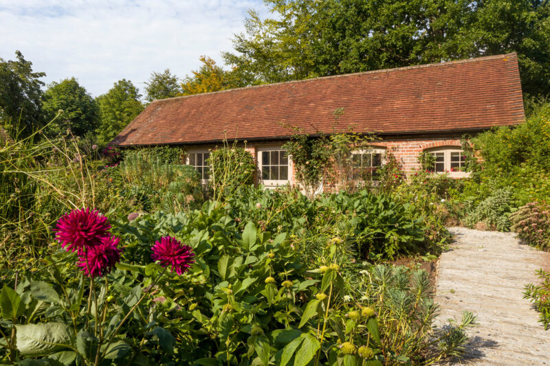 organic vegetable garden Buckinghamshire cottage rental