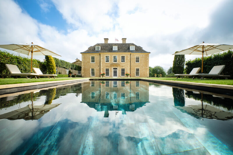 Cotswolds Mansion with swimming pool
