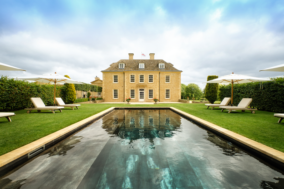 Luxury house in cotswolds England with swimming pool