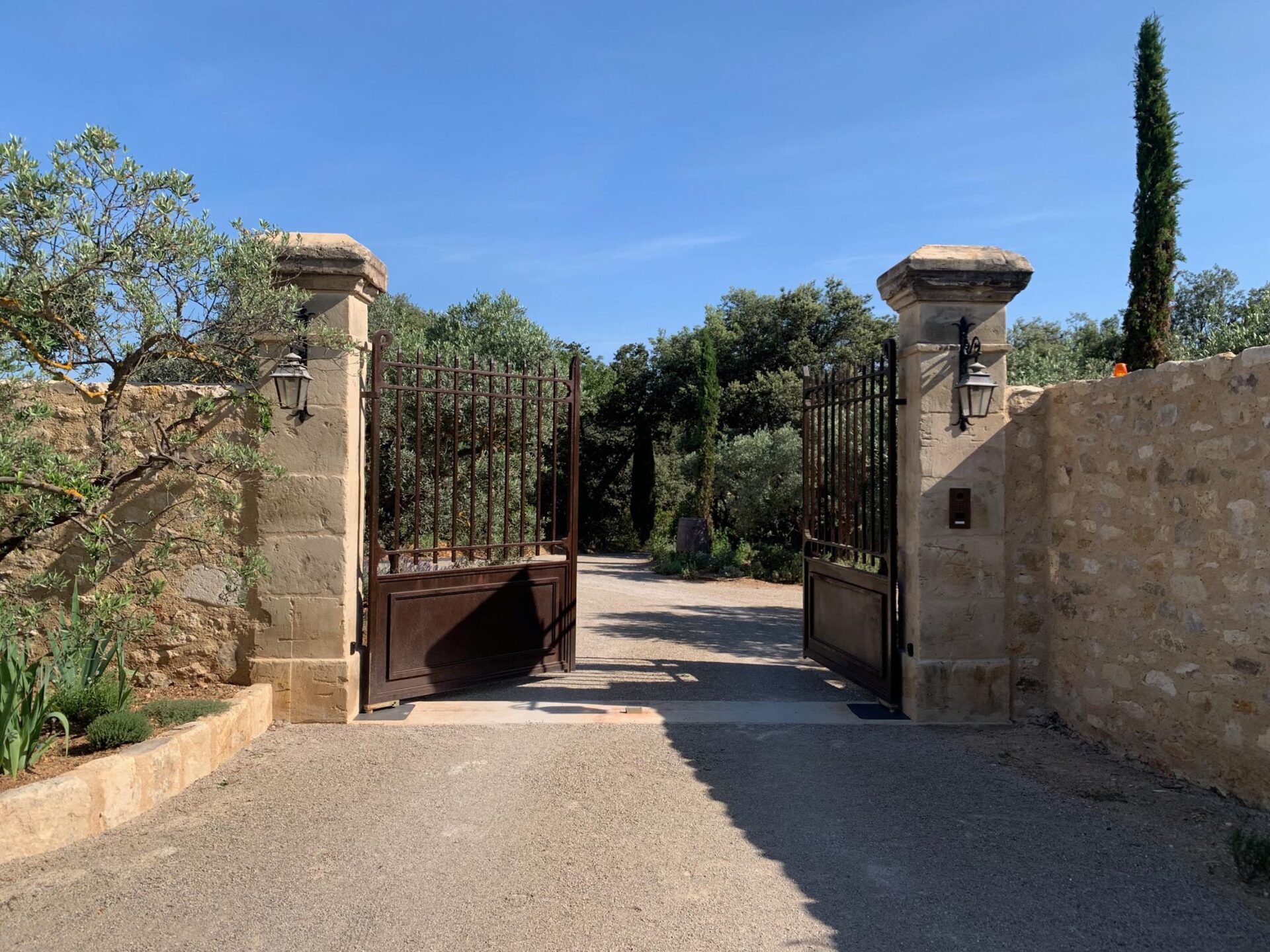 Mas Eygalières de Provence entrance