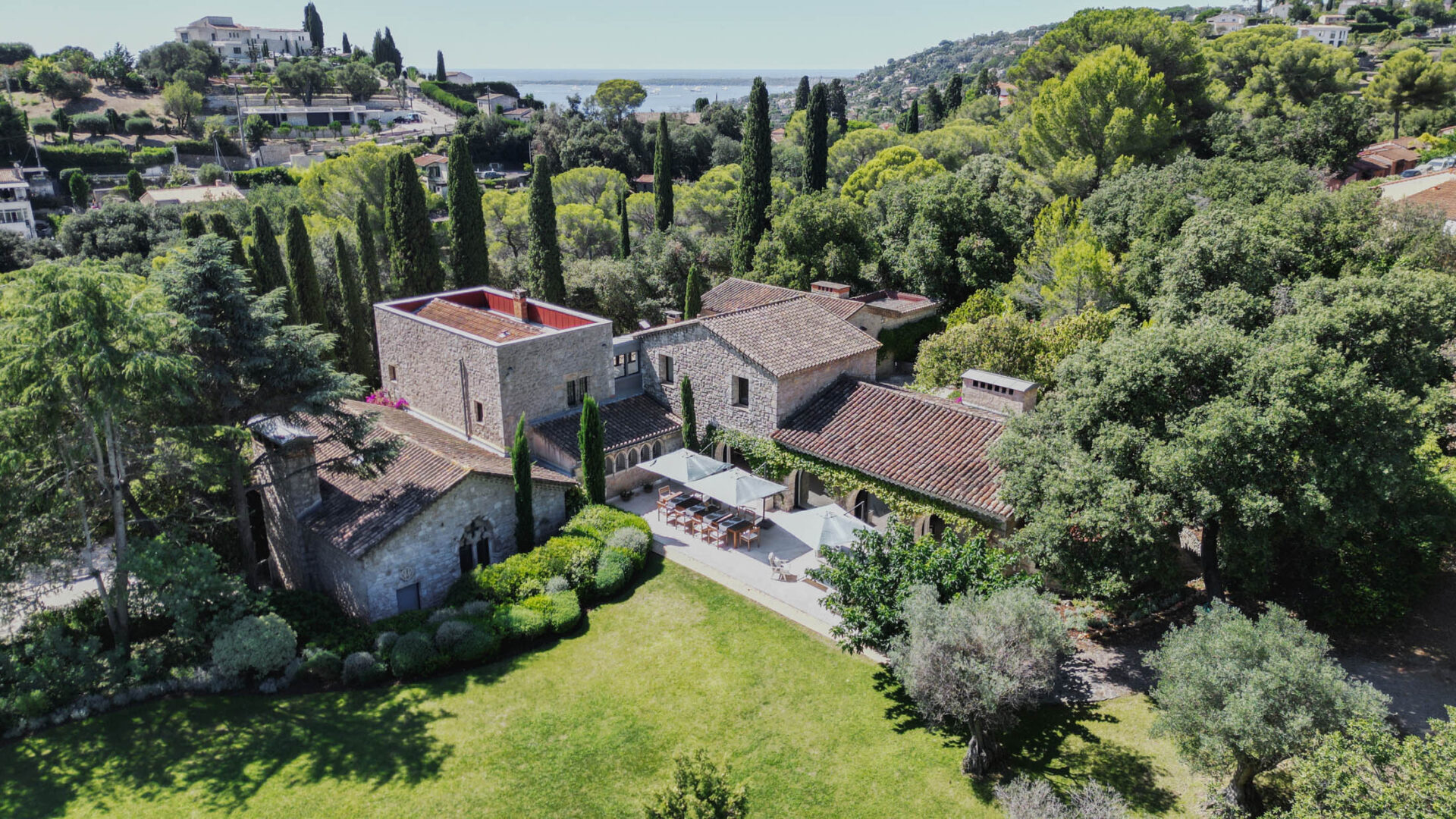 Luxury Villa near Cannes hidden in trees