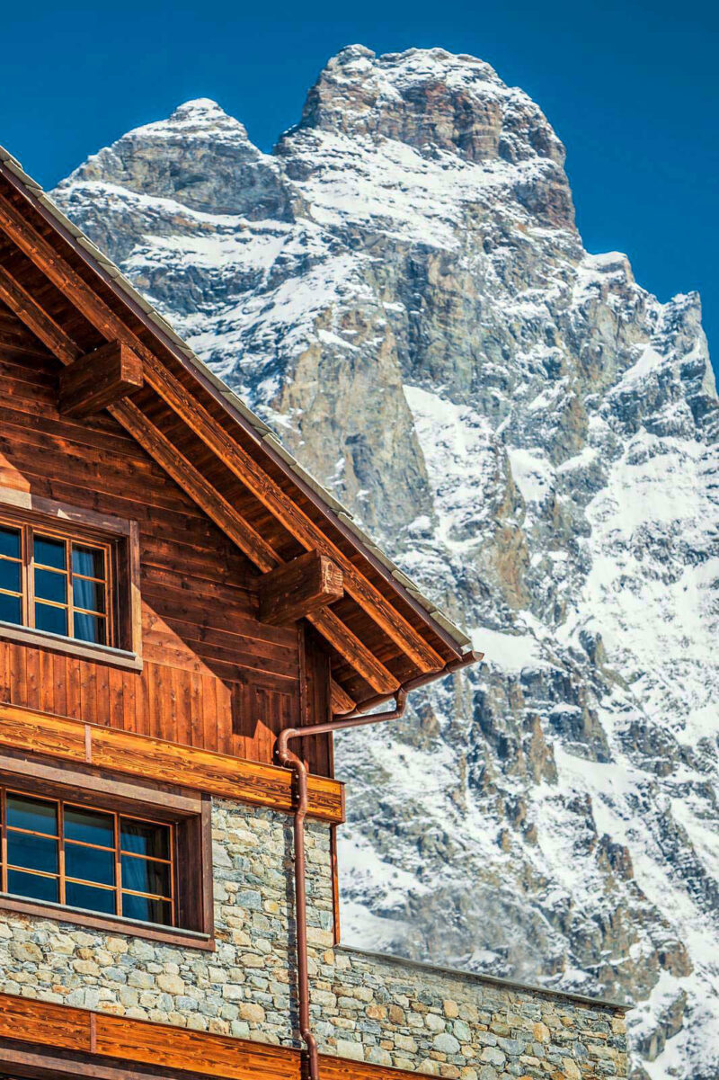 luxury Italian ski chalet next to the matterhorn